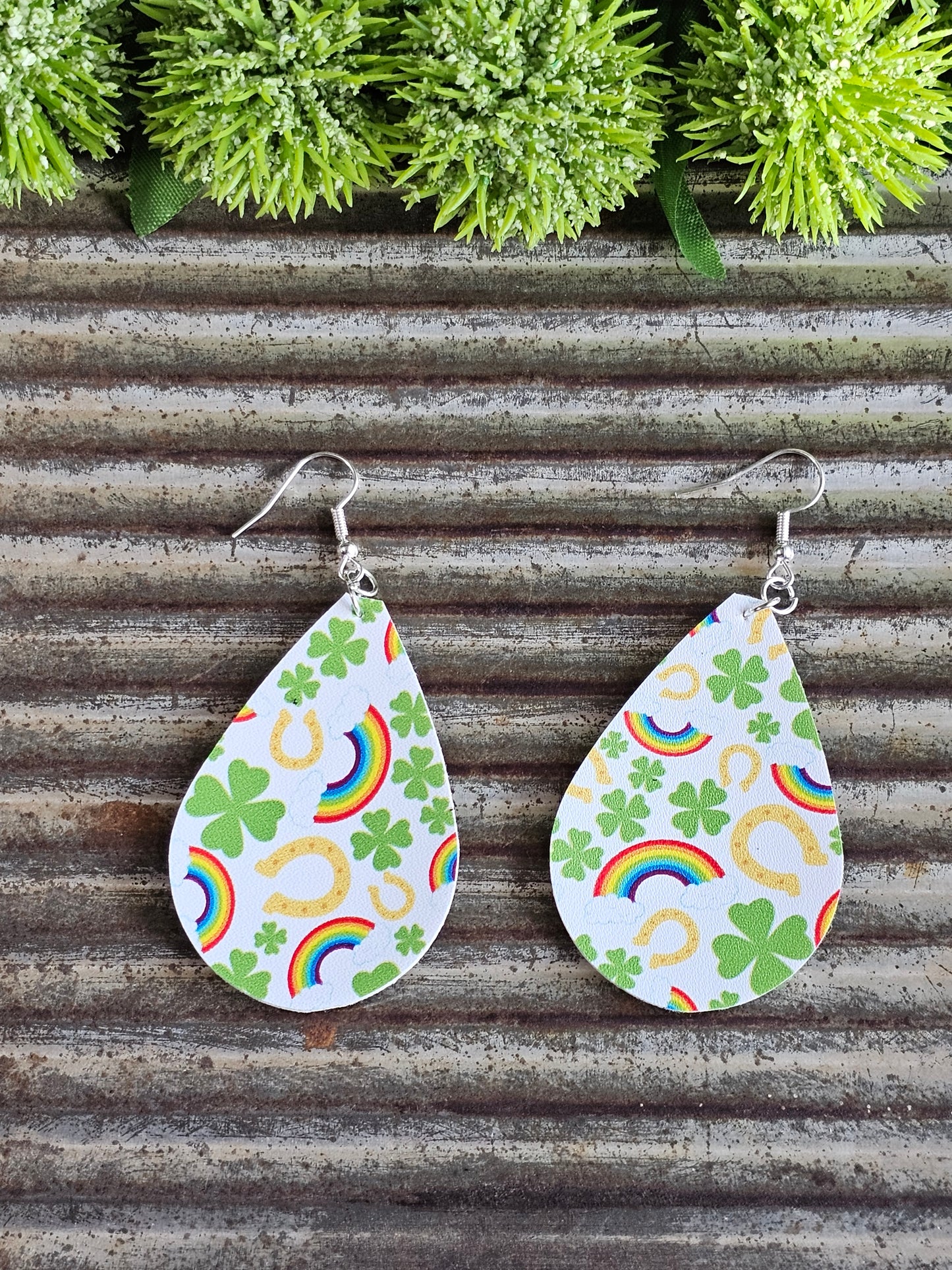 Rainbow Clover - Teardrop