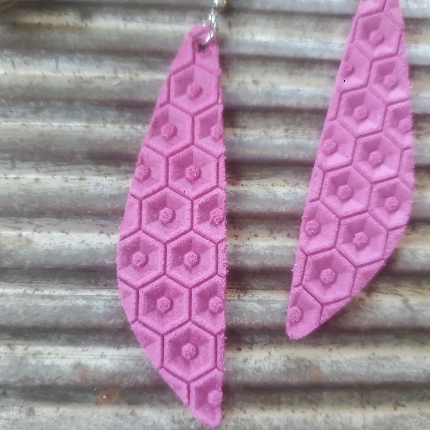 Honeycomb textured wing- Hot Pink