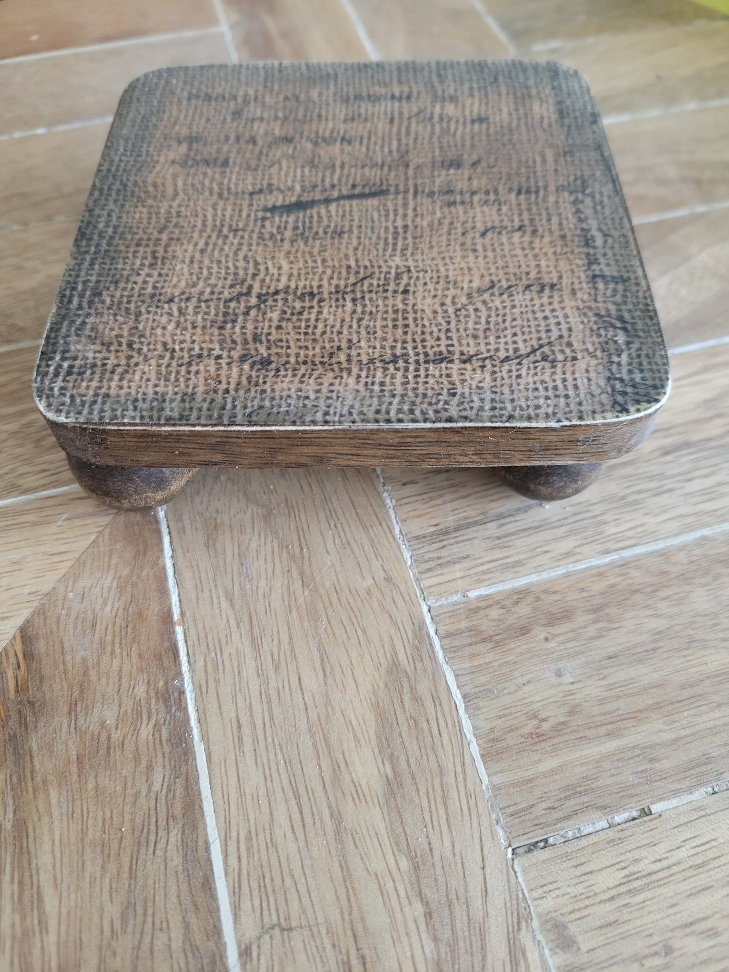 Wooden trivet - Rustic paper