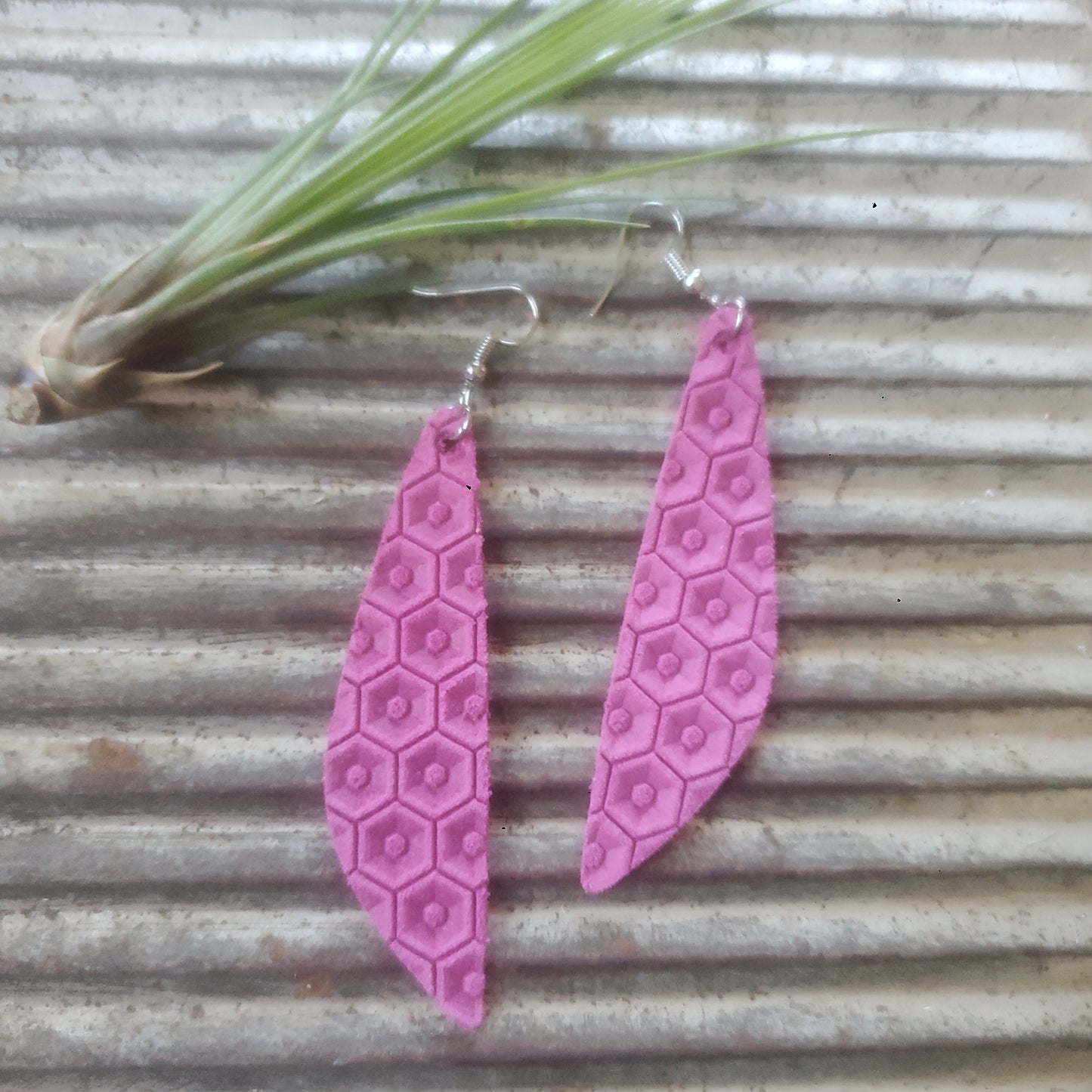 Honeycomb textured wing- Hot Pink