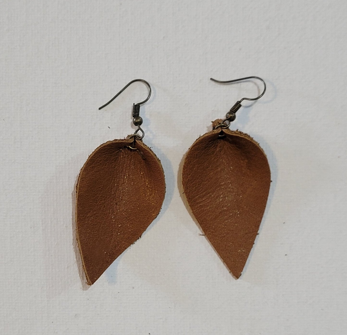 Carmel leather petal - Bronze hardware