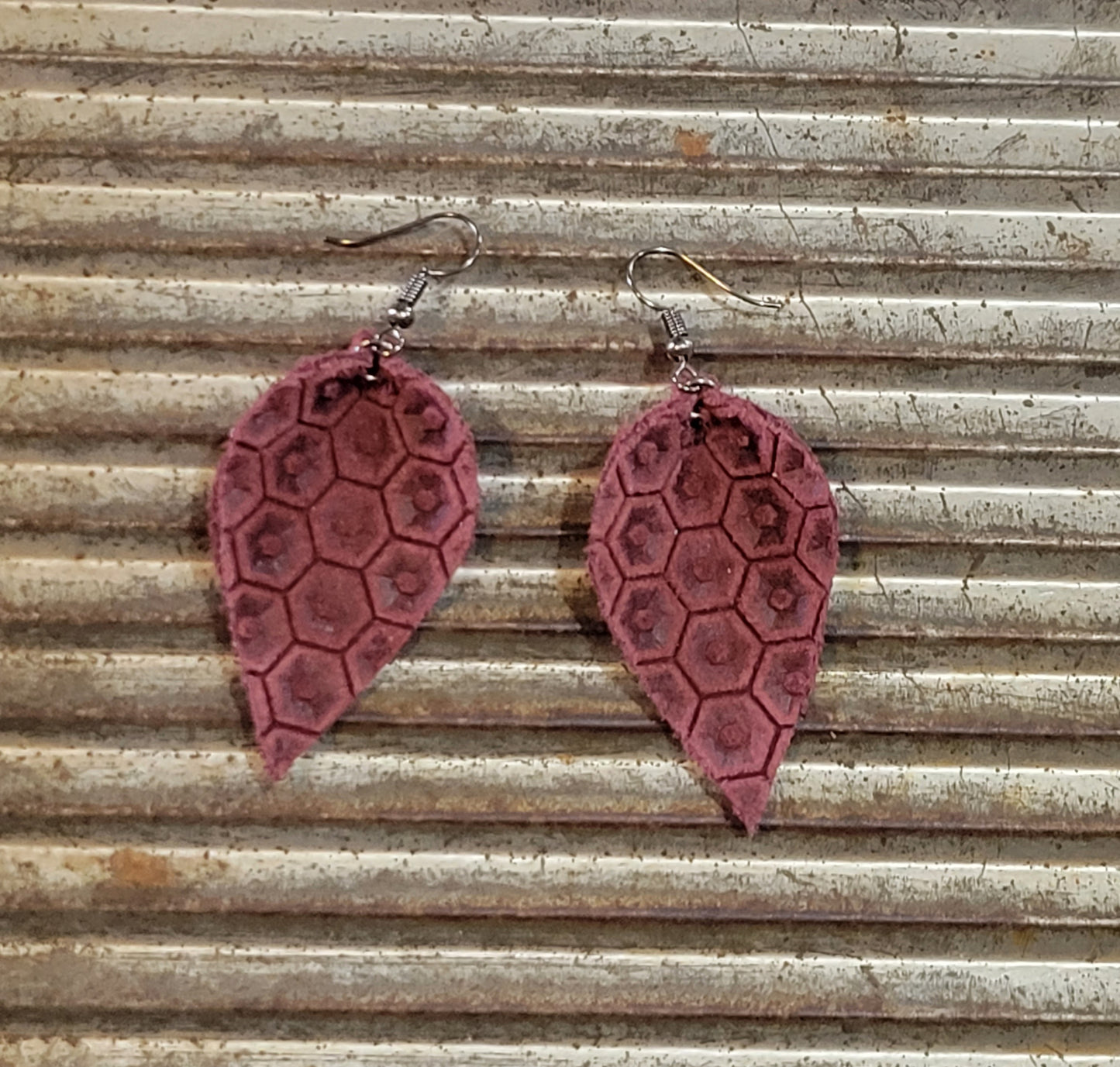 Honeycomb textured leather- Plum